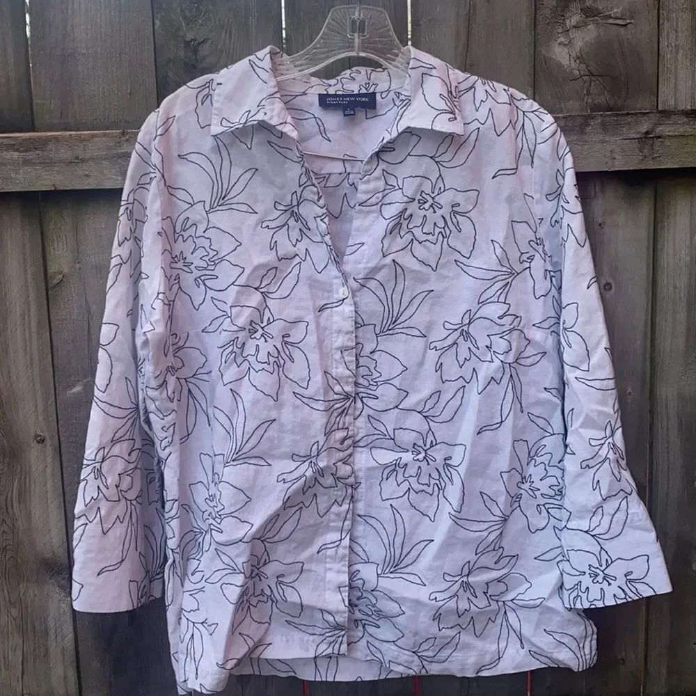 Jones New York Floral button Down Shirt sz. L